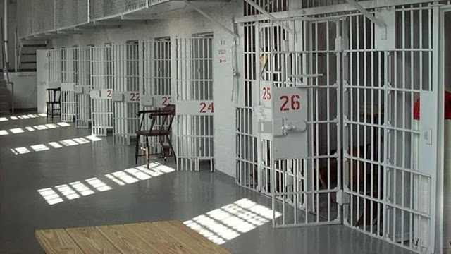 Δίκτυο Αλληλεγγύης Κρατουμένων: 19χρονος κρατείται γιατί έπινε μπύρα τη νύχτα των επεισοδίων - Φωτογραφία 1