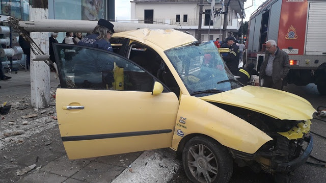 Σοβαρό τροχαίο στο Παναιτώλιο- επιχείρηση απεγκλωβισμού για την τραυματία οδηγό (φωτο) - Φωτογραφία 6