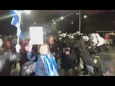 Ένταση και χημικά στο κέντρο της Θεσσαλονίκης την ώρα της ομιλίας Τσίπρα - Φωτογραφία 7