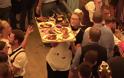 DW: Έλλειμμα σερβιτόρων και μαγείρων στη Γερμανία