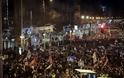 «Βράζει» η Ουγγαρία: Χιλιάδες πολίτες κατά του εργατικού νόμου που θεσπίζει ο Ορμπάν