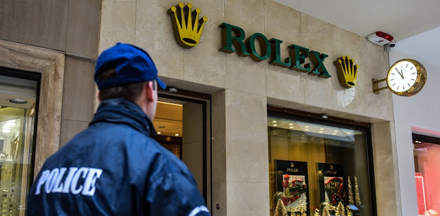 Ένοπλη ληστεία στο κατάστημα της Rolex στο κέντρο της Αθήνας - Φωτογραφία 1