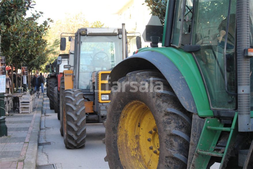 Κινητοποιήσεις αγροτών: Βγήκαν τα τρακτέρ σε Φάρσαλα και Πλατύκαμπο - Φωτογραφία 12