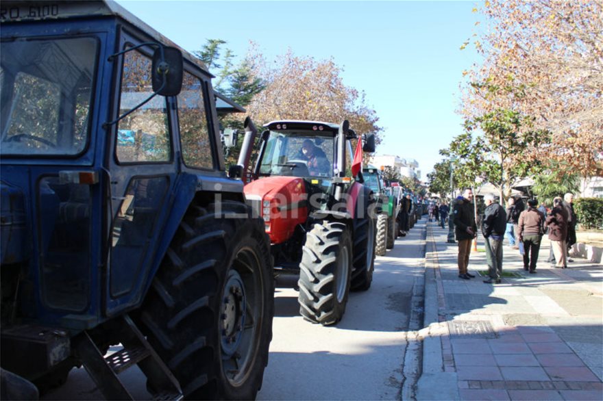Κινητοποιήσεις αγροτών: Βγήκαν τα τρακτέρ σε Φάρσαλα και Πλατύκαμπο - Φωτογραφία 13