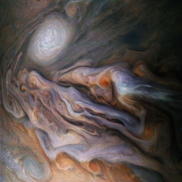 Εντυπωσιακές φωτογραφίες του Juno από τον πλανήτη Δία - Φωτογραφία 3
