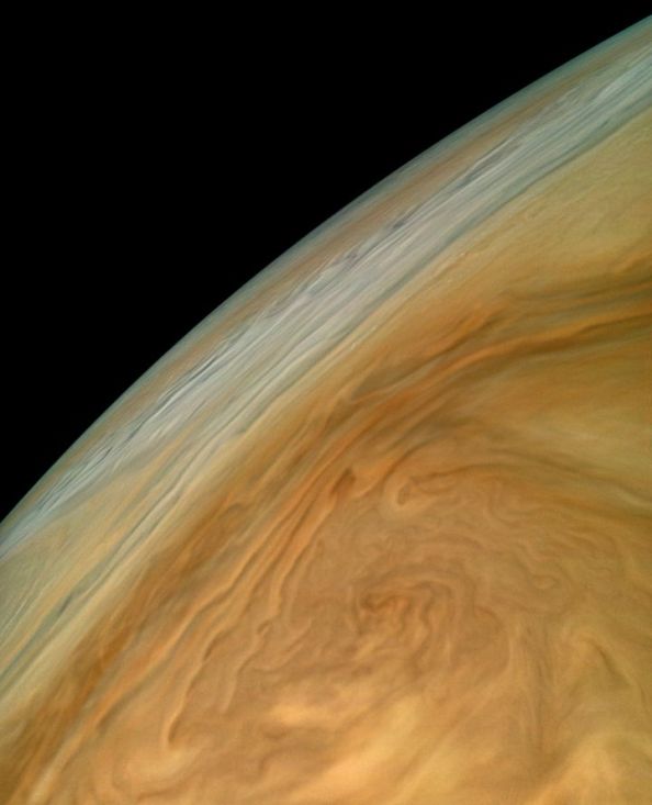 Εντυπωσιακές φωτογραφίες του Juno από τον πλανήτη Δία - Φωτογραφία 4