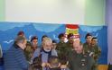 Επίσκεψη Προσωπικού Στρατού Ξηράς στο Ειδικό Δημοτικό Σχολείο Αλεξάνδρειας για Ανταλλαγή Ευχών και Δώρων - Φωτογραφία 2