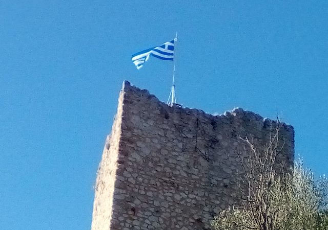 Αντικαταστάθηκε η κουρελιασμένη Ελληνική σημαία στο ΚΑΣΤΡΟ ΤΗΣ ΒΟΝΙΤΣΑΣ | ΦΩΤΟ - Φωτογραφία 2