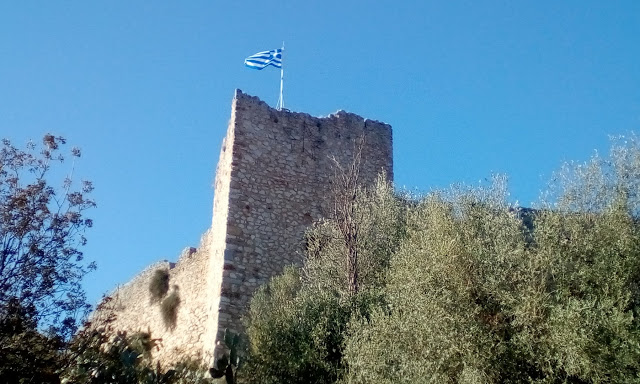 Αντικαταστάθηκε η κουρελιασμένη Ελληνική σημαία στο ΚΑΣΤΡΟ ΤΗΣ ΒΟΝΙΤΣΑΣ | ΦΩΤΟ - Φωτογραφία 4