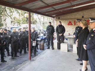 Υφυπουργός - Υπαρχηγός στη ΔΙΑΣ Αθηνών για τα χρόνια πολλά - Φωτογραφία 3