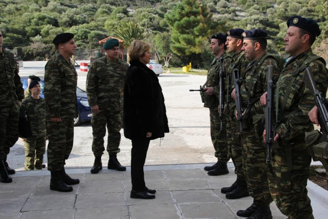 Η ΥΦΕΘΑ Μαρία Κόλλια-Τσαρουχά στο Στρατηγείο, σε Μονάδες και σε Φυλάκια της 98 Ανώτερης Διοίκησης Ταγμάτων Εθνοφυλακής «ΑΡΧΙΠΕΛΑΓΟΣ», στη νήσο Λέσβο. - Φωτογραφία 9