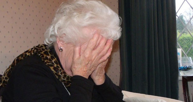 Λέσβος: Θύμα απατεώνων ηλικιωμένη που της άρπαξαν 700 ευρώ - Φωτογραφία 1