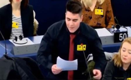 Ο Έλληνας έφηβος που μίλησε στην Ευρωβουλή και τον έκοψαν όταν είπε αλήθειες - Φωτογραφία 1