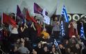 Ομιλία Τσίπρα στη Θεσσαλονίκη: Τα κόκκινα περιβραχιόνια και το «κυνήγι» όποιου κρατούσε ελληνική σημαία! - Φωτογραφία 5