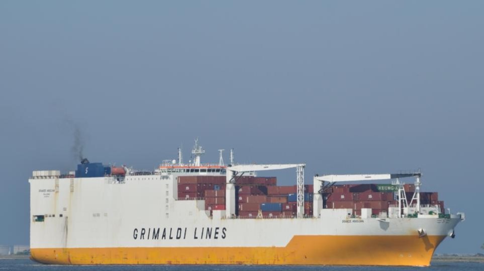 Τέσσερις λαθρεπιβάτες απειλούν το πλήρωμα φορτηγού πλοίου στις εκβολές του Τάμεση - Φωτογραφία 1