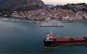 Φορτηγό πλοίο προσάραξε στο Ναύπλιο - Τοποθετήθηκε πλωτό φράγμα