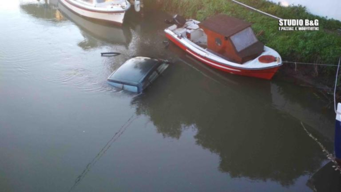 Νέα Κίος: Αυτοκίνητο “πέταξε” πάνω από τις βάρκες και έπεσε στο ποτάμι - Φωτογραφία 2