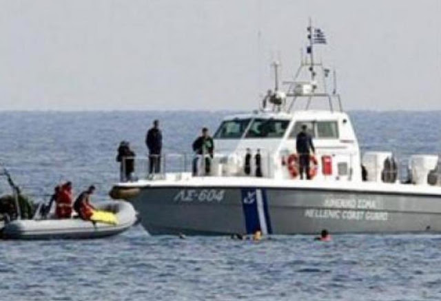 Σκάφος με μετανάστες προσπάθησε να διαφύγει και προσέκρουσε σε βράχια - Φωτογραφία 1