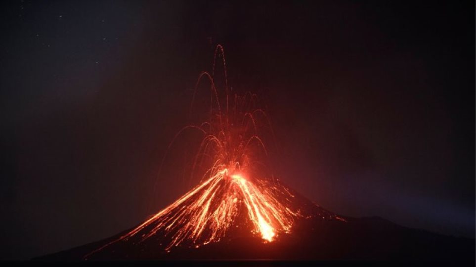 Ανάκ Κρακατόα: Το ηφαίστειο που προκάλεσε τον όλεθρο στην Ινδονησία - Φωτογραφία 1