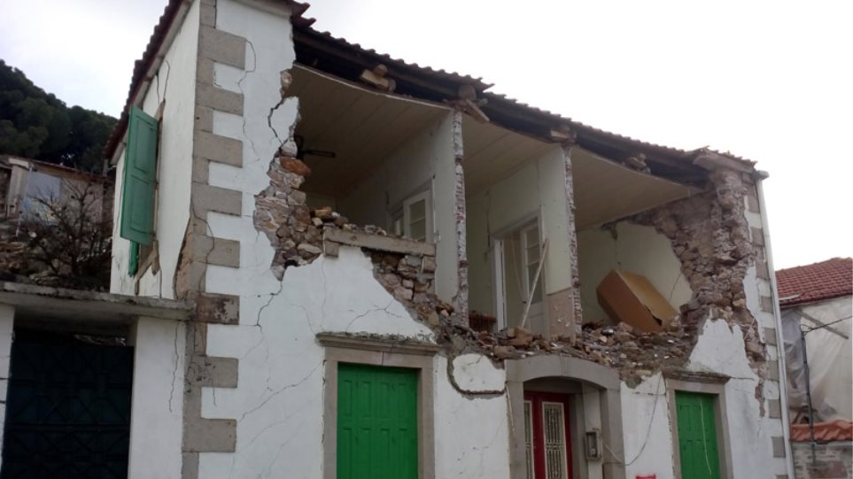 Βρίσα Λέσβου: Χωριό-«φάντασμα» μετά τον σεισμό - Φωτογραφία 1