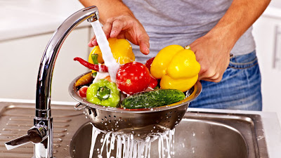 Πλένουμε φρούτα και λαχανικά με νερό, ξίδι, λεμόνι, αλλά ποτέ με σαπούνι - Φωτογραφία 1