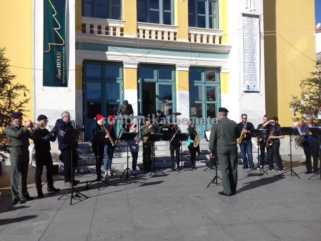 Σε χριστουγεννιάτικους ρυθμούς η Τρίπολη απο τη Στρατιωτική μουσική της ΔΙΚΕ - Φωτογραφία 5