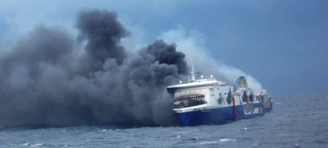 Το φλεγόμενο πλοίο Norman Atlantic: Τέσσερα χρόνια από την τραγωδία στη θάλασσα -Οι εικόνες ακόμα σοκάρουν [βίντεο] - Φωτογραφία 1