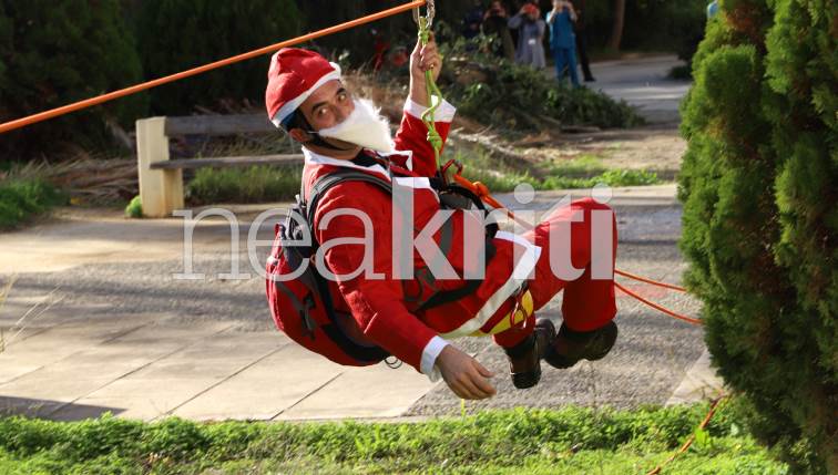 ΠΑΓΝΗ: Θεαματικές «βουτιές» από 22 μέτρα έκαναν Αη Βασίληδες για τα παιδιά της Ογκολογικής - Φωτογραφία 6