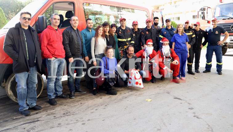 ΠΑΓΝΗ: Θεαματικές «βουτιές» από 22 μέτρα έκαναν Αη Βασίληδες για τα παιδιά της Ογκολογικής - Φωτογραφία 7