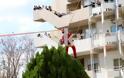 ΠΑΓΝΗ: Θεαματικές «βουτιές» από 22 μέτρα έκαναν Αη Βασίληδες για τα παιδιά της Ογκολογικής - Φωτογραφία 14