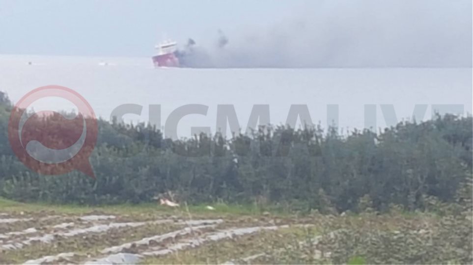 Έκρηξη και φωτιά σε τάνκερ στην Κύπρο - Έπεφταν στη θάλασσα για να σωθούν! - Φωτογραφία 1