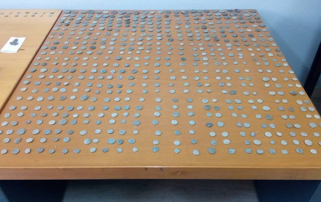 Συνελήφθη 55χρονος στη Λάρισα με πάνω από 690 αρχαία νομίσματα - Φωτογραφία 1