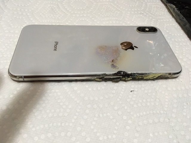 Ένα iPhone XS Max εξερράγη στην τσέπη του χρήστη - Φωτογραφία 1