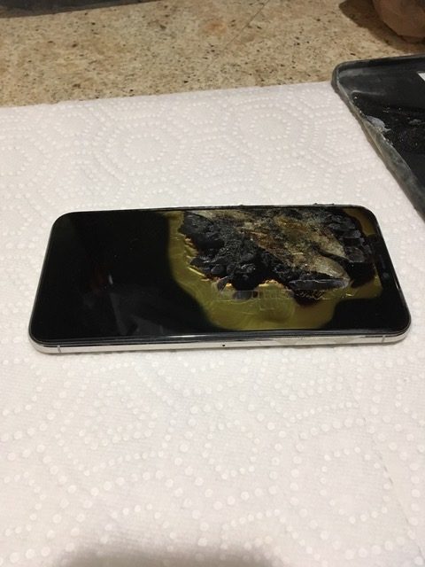 Ένα iPhone XS Max εξερράγη στην τσέπη του χρήστη - Φωτογραφία 4