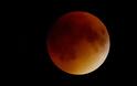 Σούπερ Ματωμένο Φεγγάρι του Λύκου: Το σπάνιο αστρονομικό φαινόμενο που «καλωσορίζει» το 2019