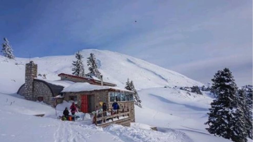 Ο χιονιάς «σαρώνει» την Αράχωβα - Κλειστό το Χιονοδρομικό Κέντρο Παρνασσού - Φωτογραφία 1