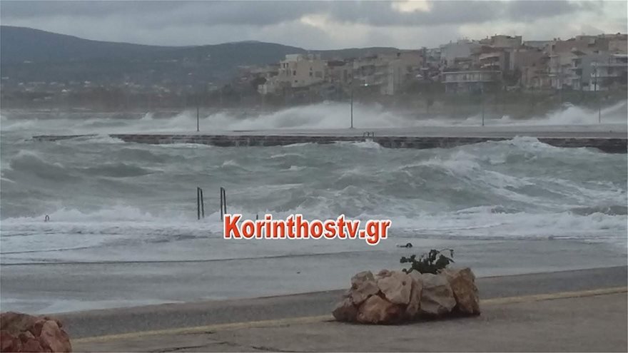 Κόρινθος: Τα κύματα σκέπασαν σκάφη στο λιμάνι - Φωτογραφία 5