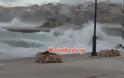 Κόρινθος: Τα κύματα σκέπασαν σκάφη στο λιμάνι