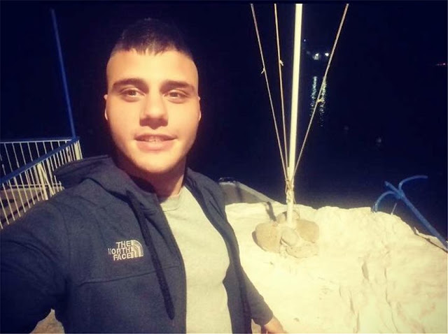 Παραδόθηκε ο δράστης της δολοφονίας του 21χρονου στον Πειραιά - Φωτογραφία 2