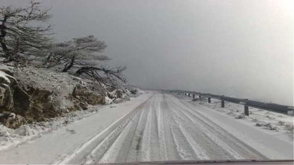 Καιρός-χιόνια: Διακοπή κυκλοφορίας στην περιφερειακή Πεντέλης-Νέας Μάκρης λόγω χιονόπτωσης - Φωτογραφία 1