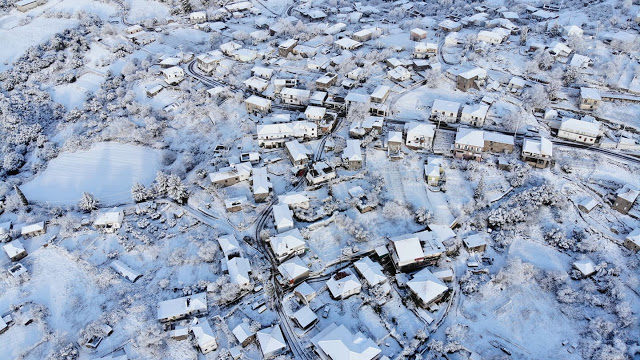 Μαγευτικές εικόνες: Η χιονισμένη ΠΑΠΑΔΑΤΟΥ Ξηρομέρου από ψηλά [εικόνες: Δημήτρης Σκεπετάρης] - Φωτογραφία 7