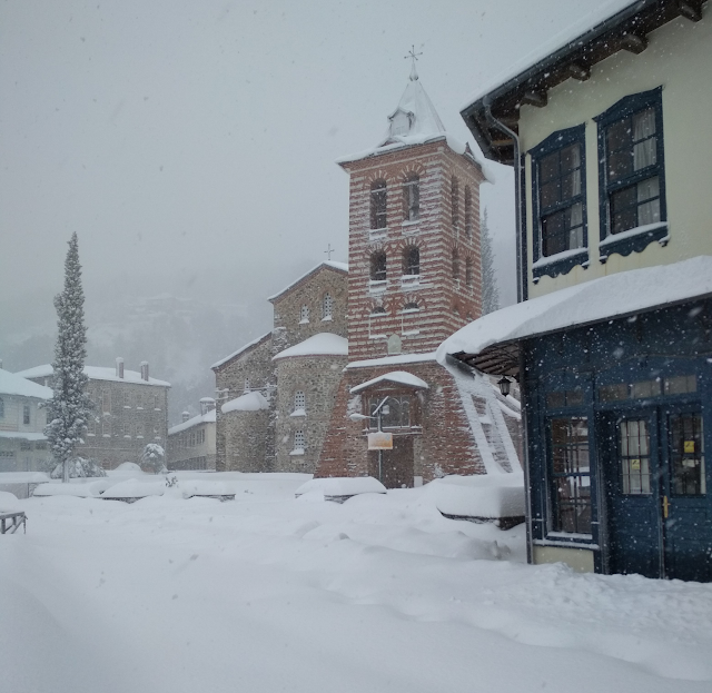 Πυκνό χιόνι και μέσα στο Άγιο Όρος [εικόνες: Ηλίας Καταγής] - Φωτογραφία 3