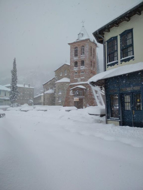 Πυκνό χιόνι και μέσα στο Άγιο Όρος [εικόνες: Ηλίας Καταγής] - Φωτογραφία 9