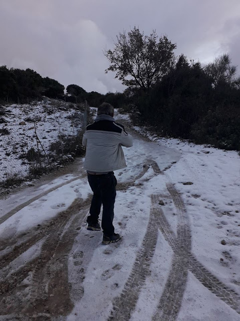 Σε κλοιό χιονιά το ΘΥΡΡΕΙΟ Βόνιτσας, κλειστός ο δρόμος προς το Περγαντί - Φωτογραφία 12