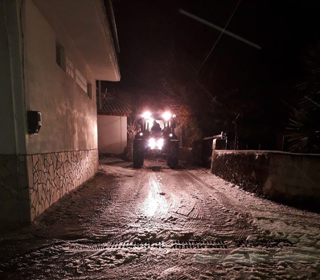 Σε κλοιό χιονιά το ΘΥΡΡΕΙΟ Βόνιτσας, κλειστός ο δρόμος προς το Περγαντί - Φωτογραφία 5