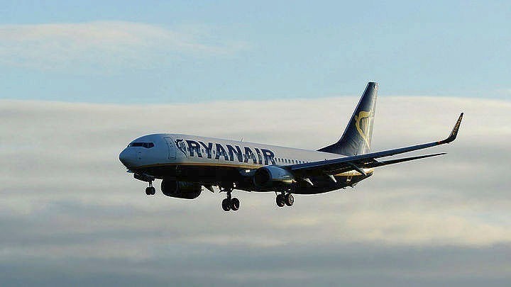 Ευθύνες στην Ryanair επιρρίπτει ο Χρ. Σπίρτζης για τον εγκλωβισμό των 184 επιβατών στην Τιμεσοάρα - Φωτογραφία 2