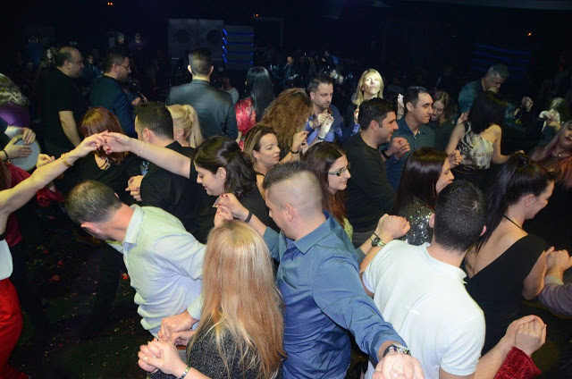Κοσμοσυρροή στο Χορό του Συλλόγου ΠΑΛΑΙΟΜΑΝΙΩΤΩΝ, στο κέντρο CABANA στην ΑΘΗΝΑ | ΦΩΤΟ - Φωτογραφία 102