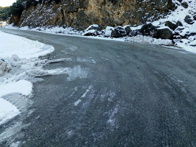 Παγωμένοι δρόμοι-παγίδες, δεν έχει πέσει αλάτι, στον ΑΕΤΟ Ξηρομέρου | ΦΩΤΟ - Φωτογραφία 2