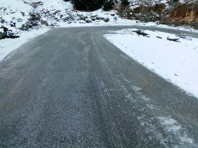 Παγωμένοι δρόμοι-παγίδες, δεν έχει πέσει αλάτι, στον ΑΕΤΟ Ξηρομέρου | ΦΩΤΟ - Φωτογραφία 3