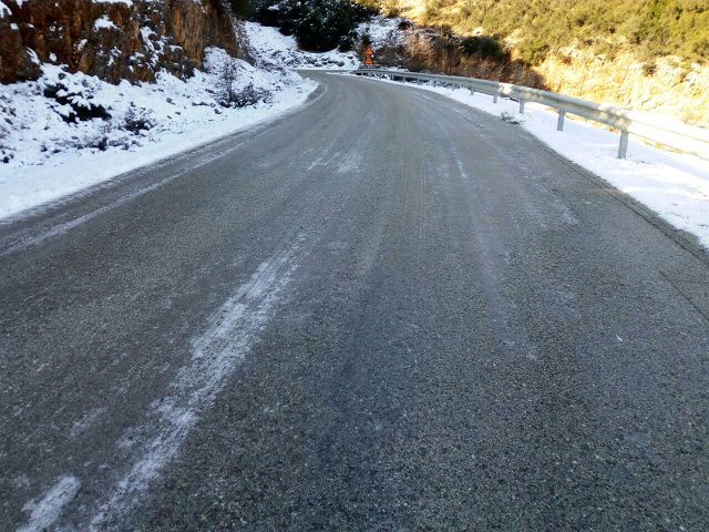 Παγωμένοι δρόμοι-παγίδες, δεν έχει πέσει αλάτι, στον ΑΕΤΟ Ξηρομέρου | ΦΩΤΟ - Φωτογραφία 6